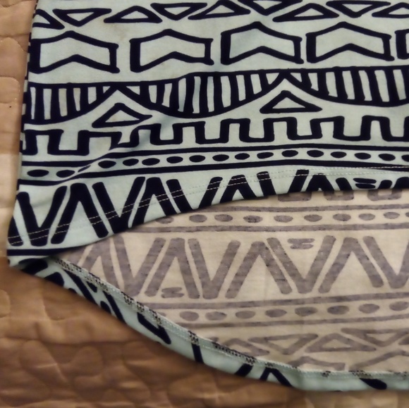 LuLaRoe Shirt size 14 Geometric Design - Picture 6 of 8